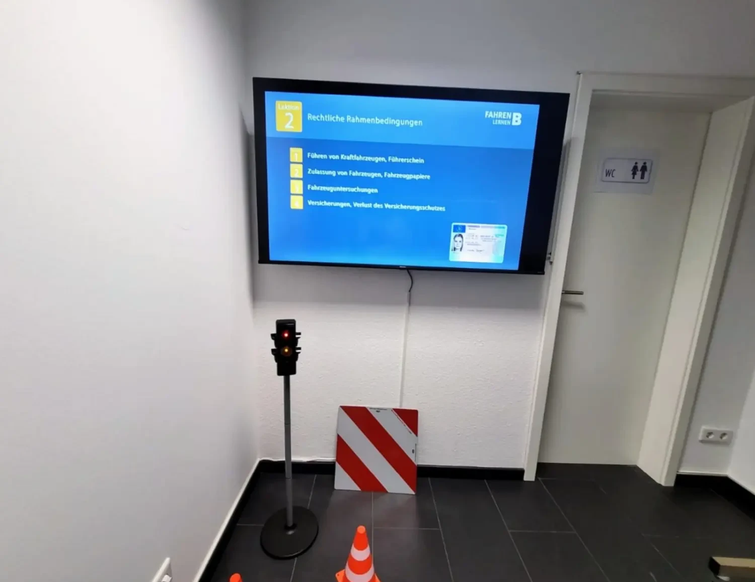 Theorieunterricht am Bildschirm bei Örni’s Fahrschule
